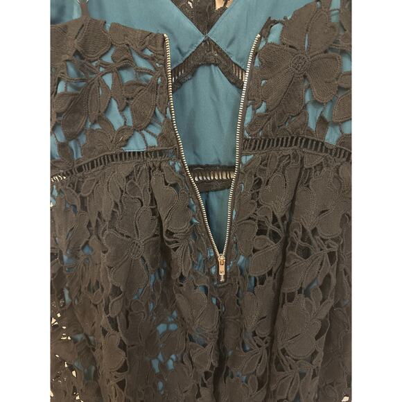 *NWT* Romeo and Juliet Black and Teal Lace Overlay Dress -  Size Medium - Picture 5 of 10
